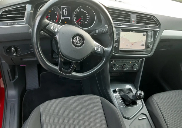 Volkswagen Tiguan cena 73900 przebieg: 63000, rok produkcji 2017 z Radzionków małe 79